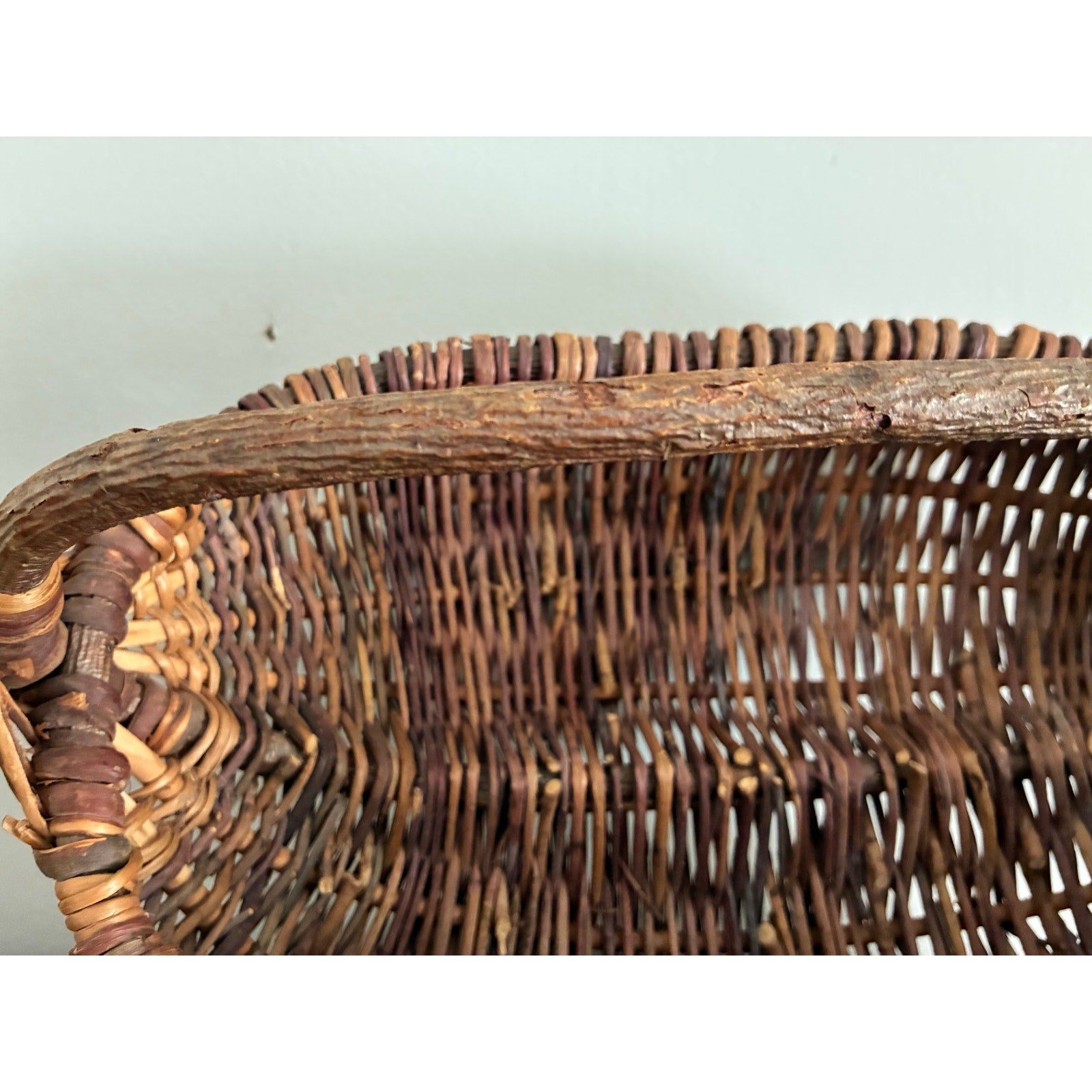 Vintage Handwoven Buttocks Basket – Primitive Rib Willow Gathering Basket with God’s Eye Knot Handle – Rustic Farmhouse Egg Basket Decor