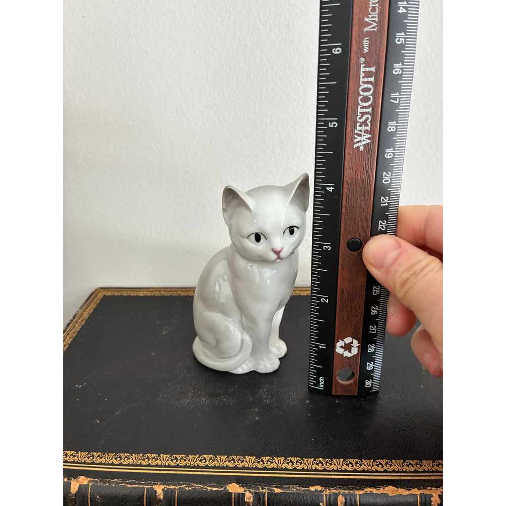 Vintage Otagiri Japan white ceramic sitting cat figurine