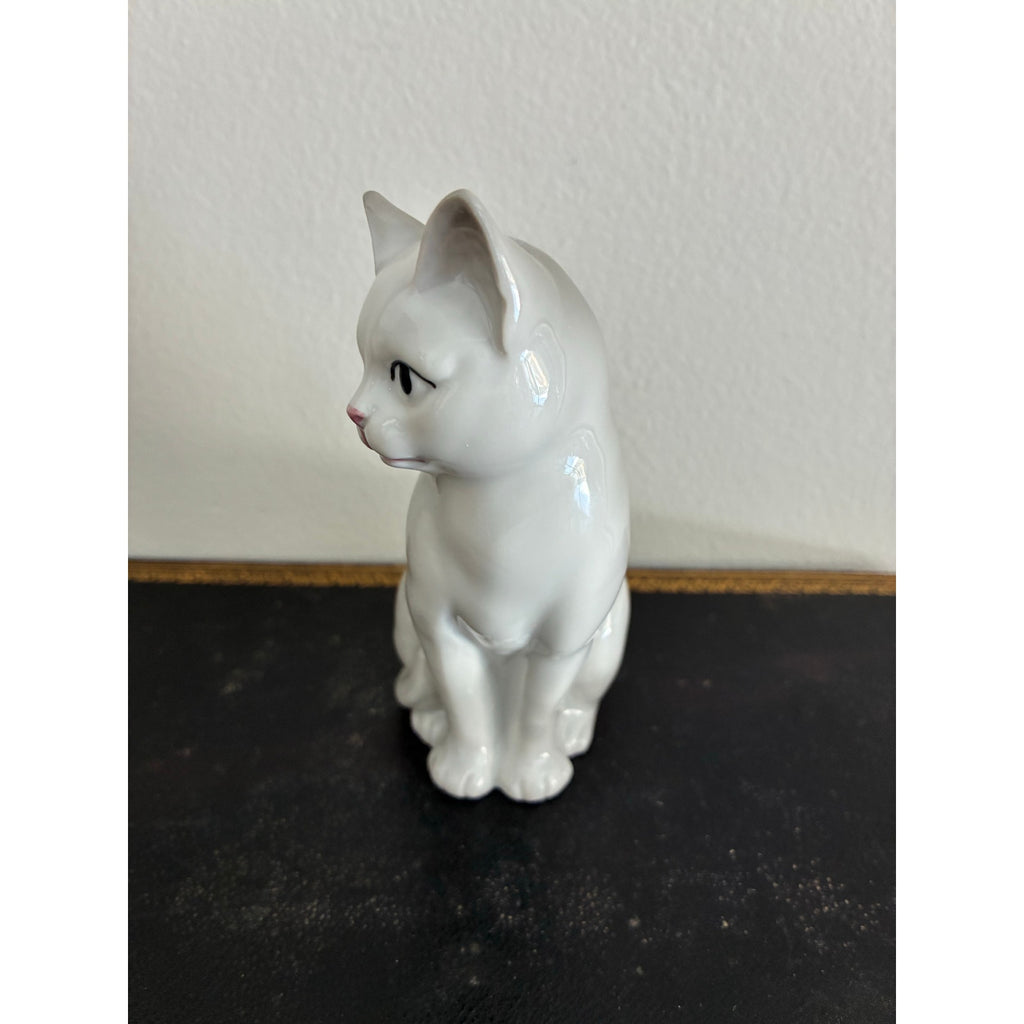 Vintage Otagiri Japan white ceramic sitting cat figurine